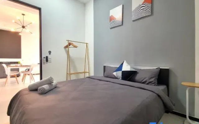 SoftGrey 2 Rooms Apartment, 4+2 Pax @ Urban Suites
