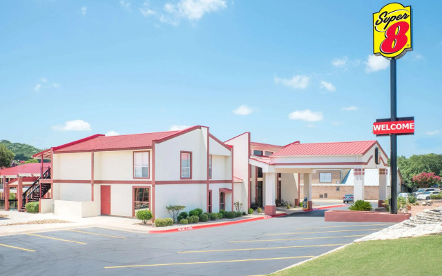 Super 8 by Wyndham Kerrville TX