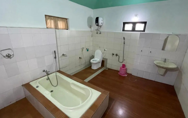 Karapuzha Lakeshore Resort