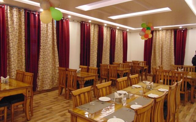 Hotel Dewan Palace Dharamshala