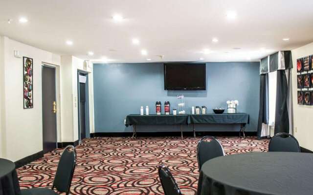 Comfort Suites Nashville Airport - BNA