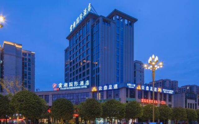 Yun Hu International Hotel (Chongqing South High-speed Railway Station Liangping)