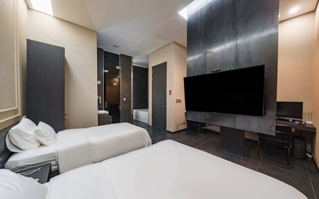 Starhills Hotel