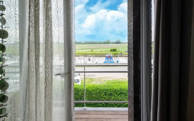 Charming Waterside Getaway