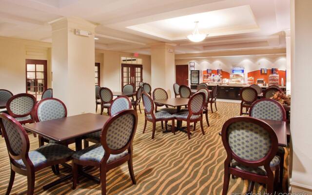 Holiday Inn Express and Suites Savannah - Midtown, an IHG Hotel