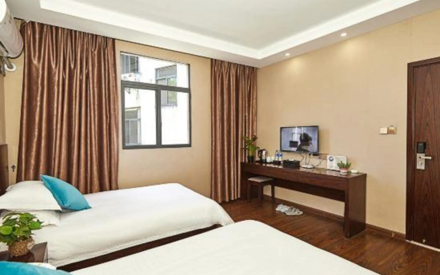 First Met Hotel