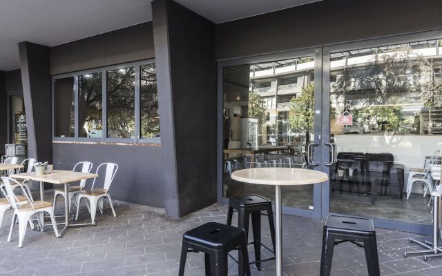Spacious 1 Bedroom Apt Close To Green Square & Pool