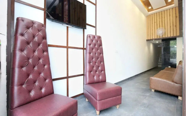 Oyo 18319 Hotel Boss