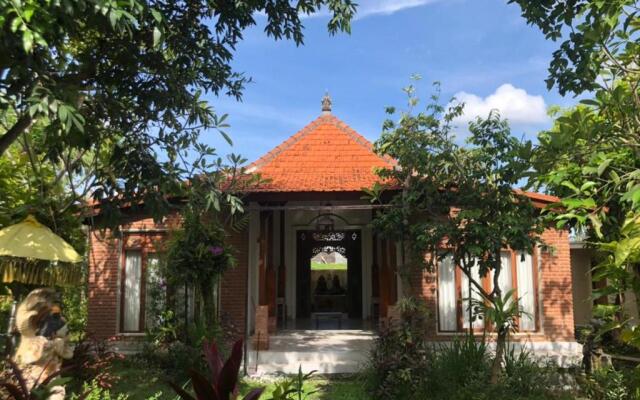 Tiis Garden Puri Villas