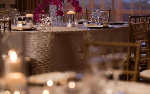 Renaissance Charlotte Suites