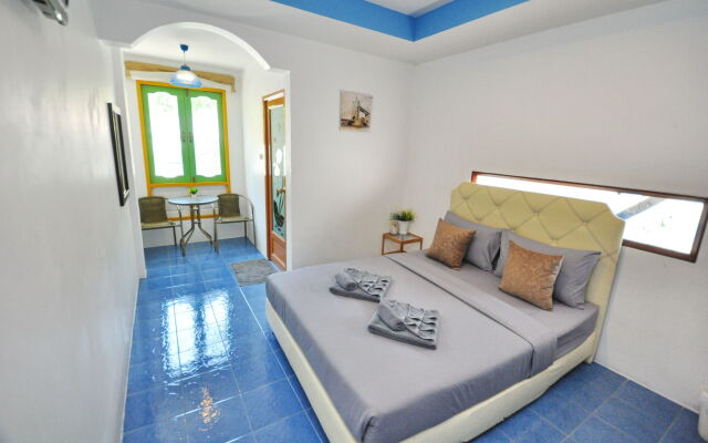 Side Walk Boutique Hotel
