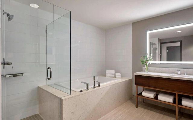 Sheraton Vancouver Guildford Hotel