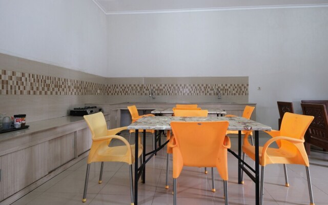 OYO 2231 D'kost