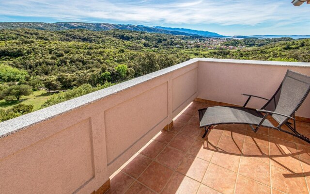 Stunning Home in Rab With Wifi and 3 Bedrooms