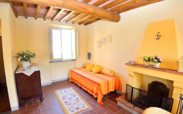Bright Holiday Home in Pescaglia With Gazebo