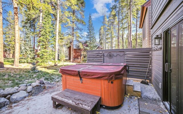 Park Forest  4 Bedroom Home by RedAwning