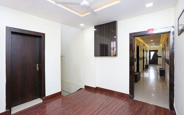 OYO 10472 Hotel Queen