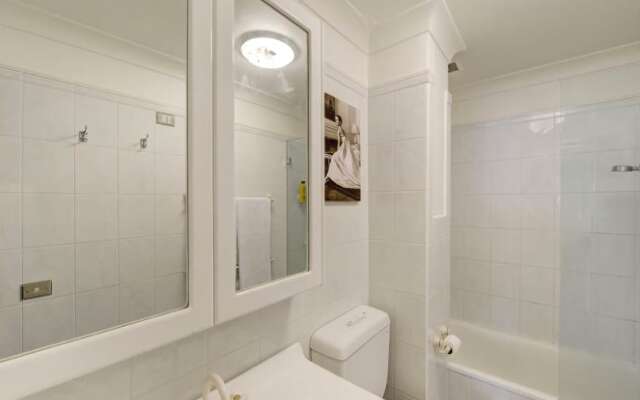 Elegant Waterfront Mosman Bay - RAG10