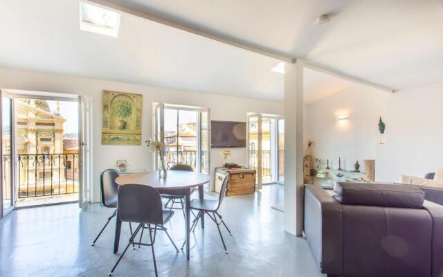 Ross 5- F2, Lumineux, Balcon, Loft, Clim, Vieux-Nice