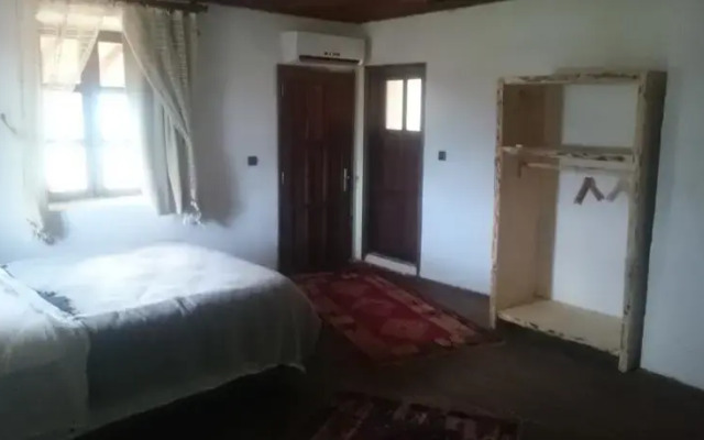 Apollonia Lodge