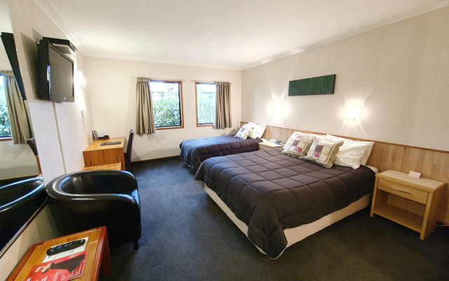 Fitzherbert Castle Motel – Guest Rooms – Palmerston North