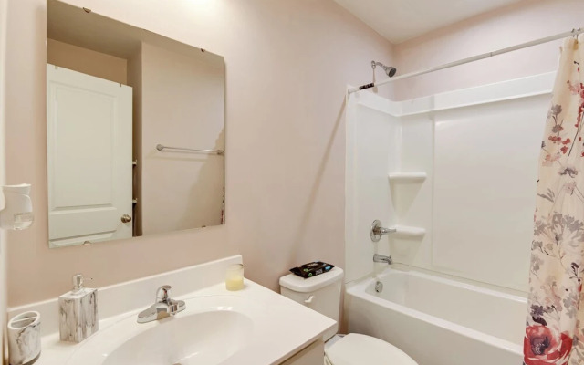 Pet-friendly Nashville Townhome: 10 Mi to Dtwn