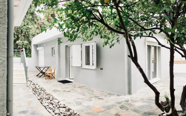 Minimal Residence near the Beach