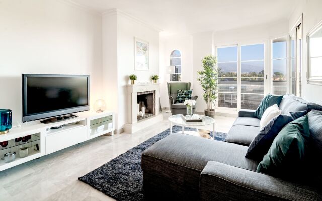 SAT1-walking distance to Puerto Banus
