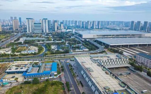 IU Hotel·Nanchang West Railway Station Square