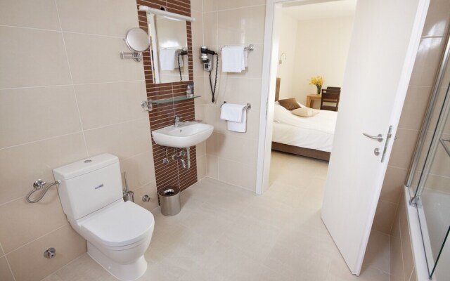 EOL Apartments