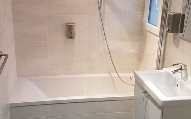 Logis Hotel Yseria - Historical Center