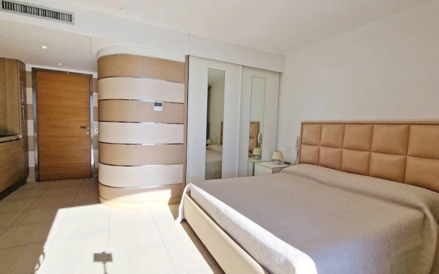 Penthouse Le Vele Sea View 2 Sleeps Air-conditioned