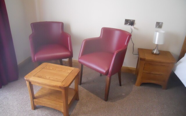 Riverside Caravan & Camping Park