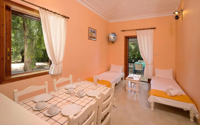 Alykes Park Bungalows & Apt