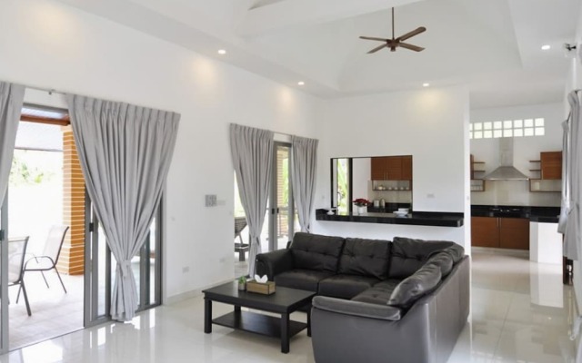 CAPITAL O887 Orchid Garden Villa 2