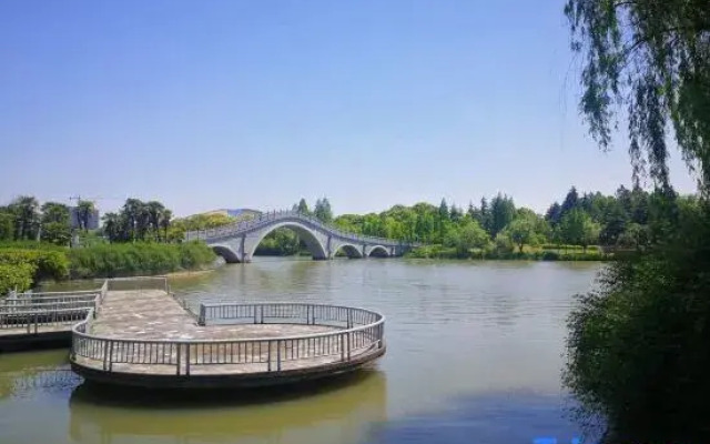 Pinghu Quanshu Smart Hotel