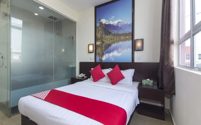 OYO 498 D&F Boutique Hotel Senawang