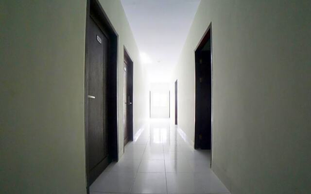 RedDoorz Plus At Lucky Inn Hotel Panakkukang