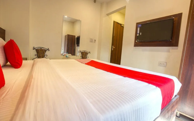 OYO 42743 Hotel Midway