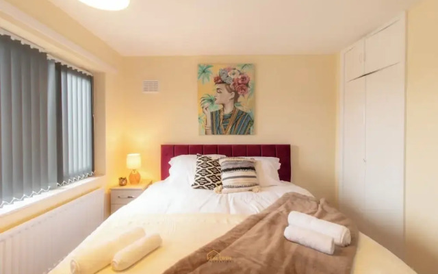 Charming Three Bedroom House in Birmingham