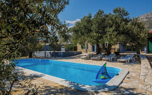 Luxury villa complex Pendolino with heated pool and jacuzzi