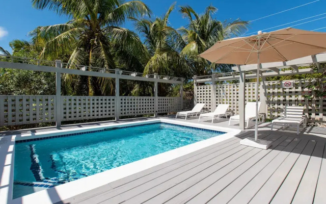 Salty Dolphin 4 Bedroom Home