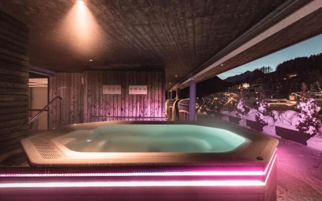 Anthony's Life & Style Hotel