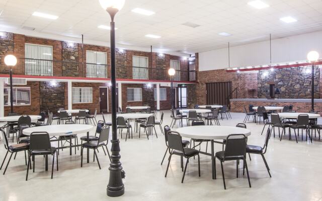 Ramada By Wyndham Mountain Home