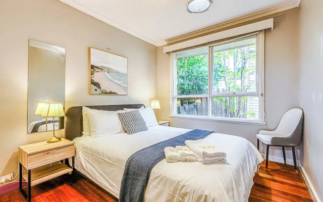 StayAU Comfy Two-Story with Pool Table