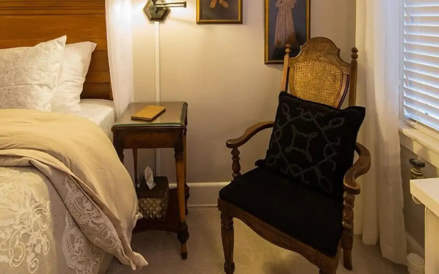 Knob Hill Bed & Breakfast