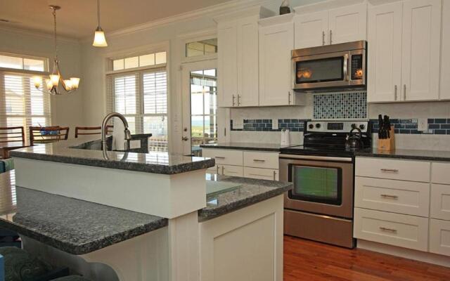 Nexta C by Oak Island Accommodations