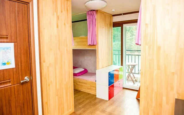 Tongyeong Slobbie Guest House