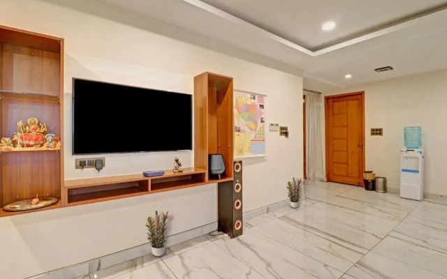 Oyo 703086 Hotel Shri Rooms & Restaurant