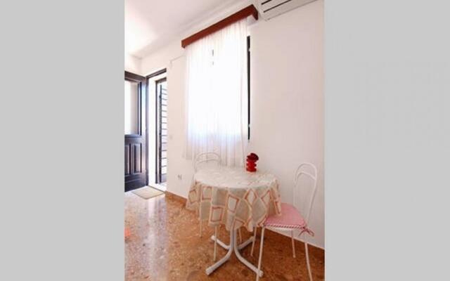 Mat - in a cosy stone house - SA1(2)